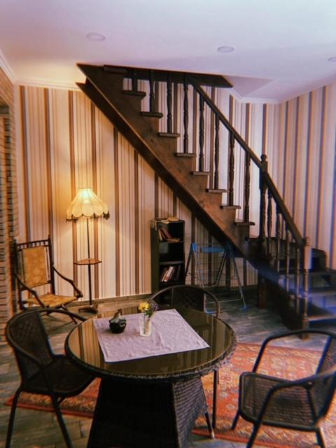 Home Away Home In Heart Of Tbilisi Luaran gambar